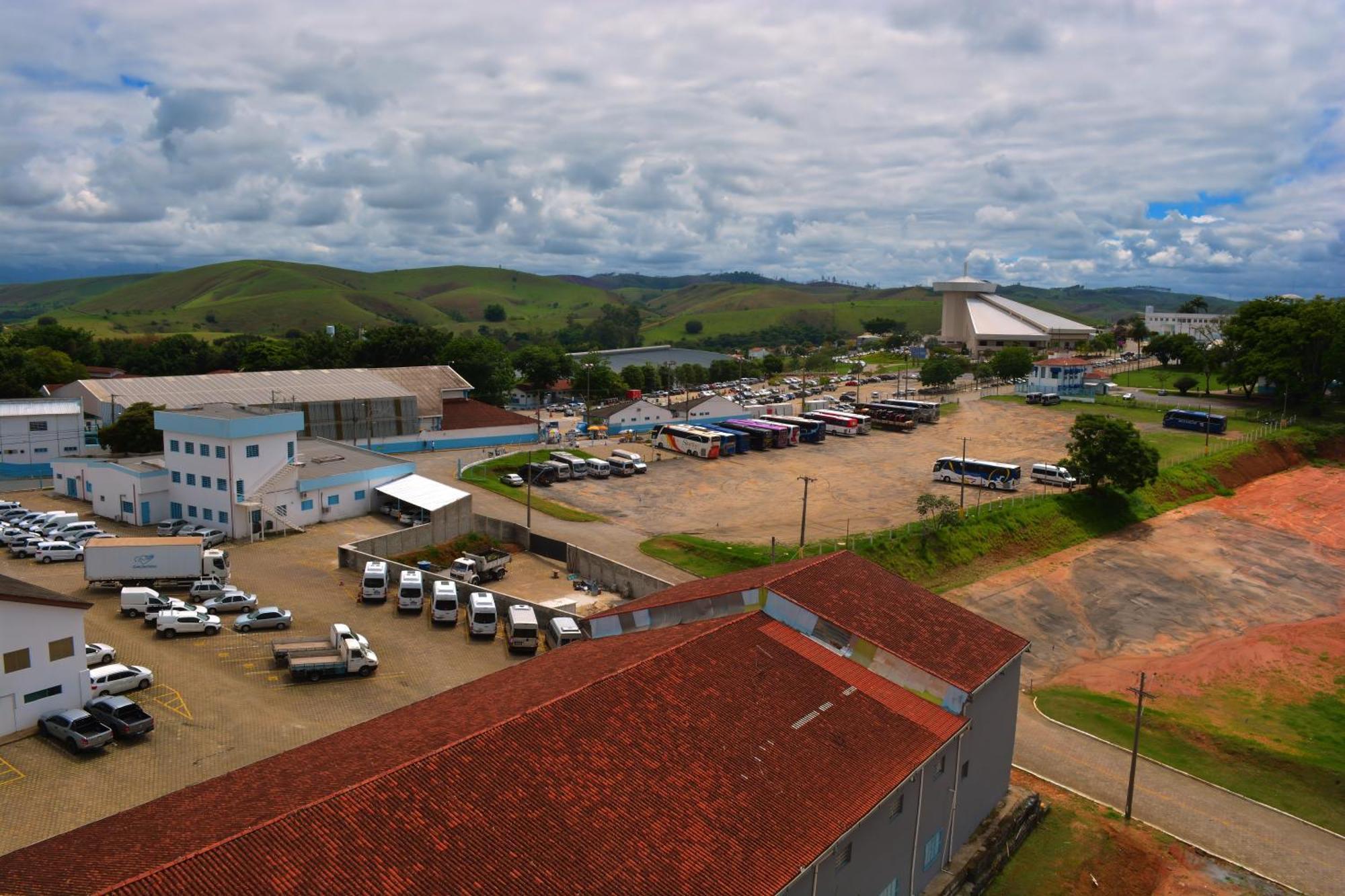 Com Garagem No Da Fe, Pertinho Da Cancao Nova *